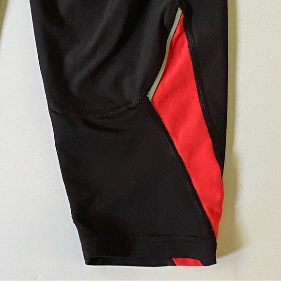 Nike Dri-Fit Womens Running Capris XS Black Red Trim Zipper Pocket in Back - Picture 16 of 16